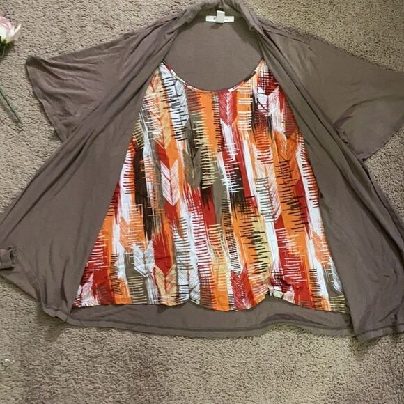 Size Large Top - Picture 2 of 3